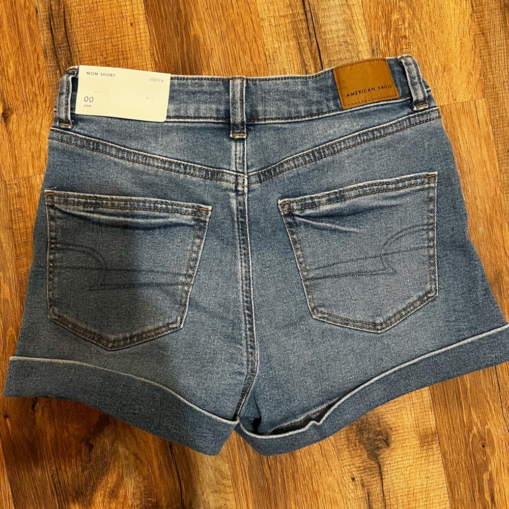 American Eagle - Mom Short